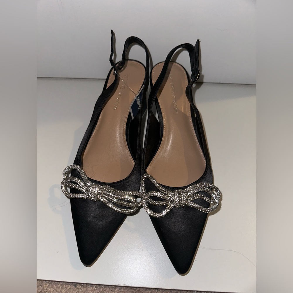 Pointy kitten heels 🖤✨